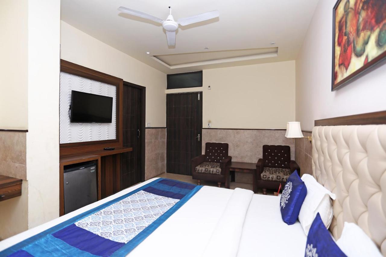Vaccinated Staff - Capital O 705 Hotel Siddharth Inn Jaipur Exteriör bild
